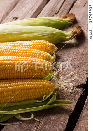 Delicious corn cobs. Delicious corn cobs. 32747938