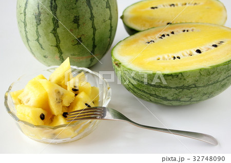 クリームスイカの写真素材