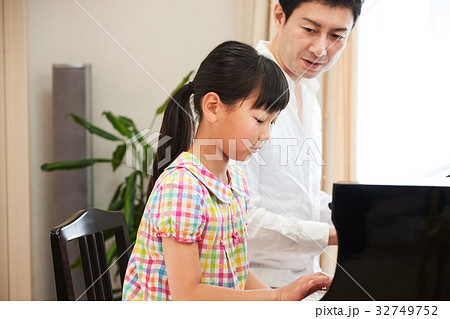 ピアノレッスン　親子 32749752