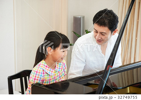 ピアノレッスン　親子 32749755