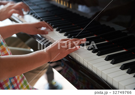 ピアノレッスン　親子 32749766