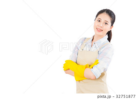 beautiful housewife crossed arm 32751877