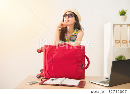 worker with luggage ready for vacation 32752007