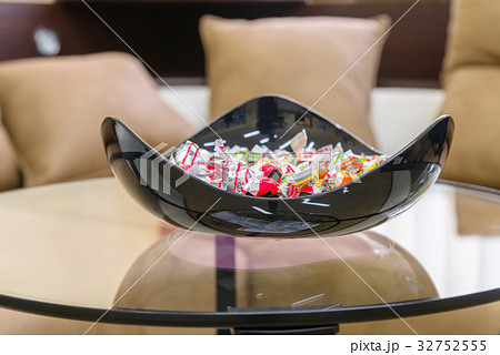 Modern black bowl full of sweets Modern black bowl full of sweets 32752555