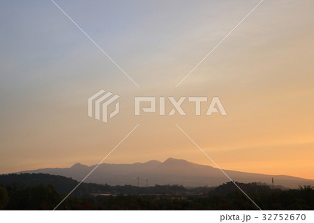 新坂東橋付近利根川河川敷から見た赤城山 新坂東橋付近利根川河川敷から見た赤城山 32752670