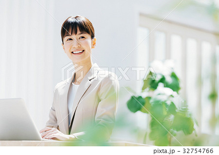 ビジネス 女性 ビジネス 女性 32754766