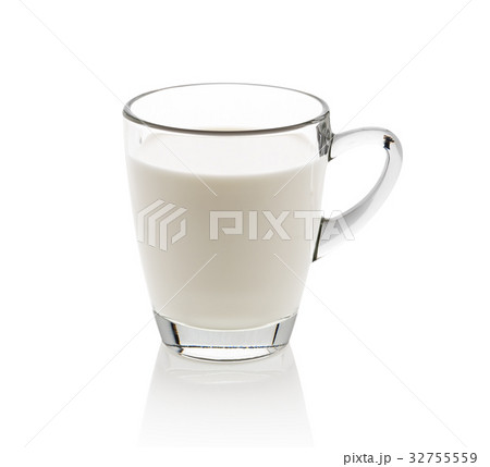 Glass of milk isolated on white 32755559