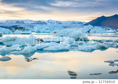 view of icebergs in glacier lagoon, Iceland 32756810
