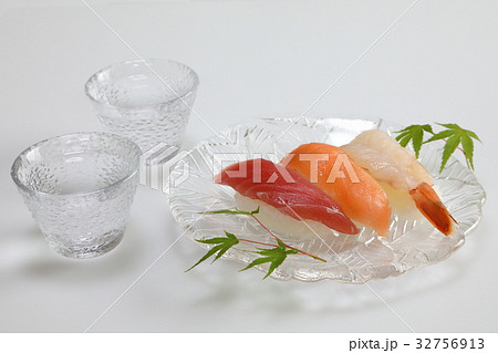 寿司と冷酒 寿司と冷酒 32756913