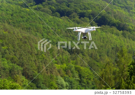 White drone quadrocopter with camera flying White drone quadrocopter with camera flying 32758393