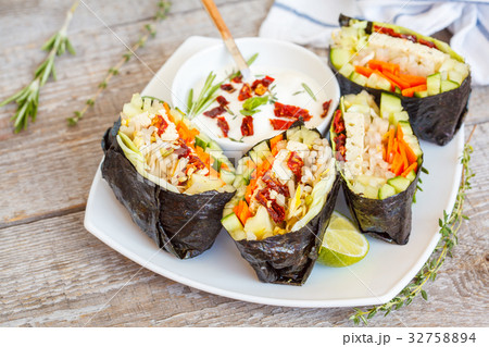 Vegan onigirazu with tofu Vegan onigirazu with tofu 32758894