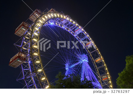 Wiener Riesenrad in Prater Vienna 32763297
