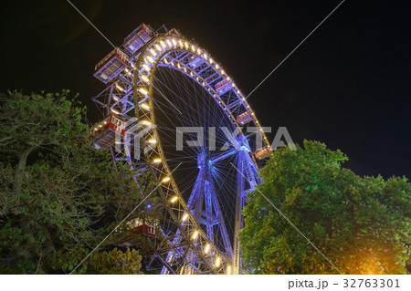 Lighting Ferris wheel Vienna 32763301