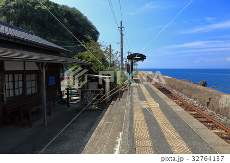 海辺のローカル線・千綿駅(大村線/長崎) 海辺のローカル線・千綿駅(大村線/長崎) 32764137