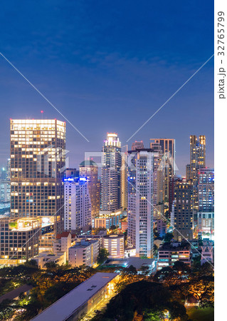 Cityscape view of modern office business building 32765799