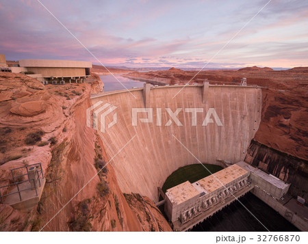 レイク・パウエルの朝焼け レイク・パウエルの朝焼け 32766870
