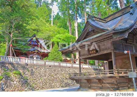 三峯神社の神楽殿と国常立神社 32766969