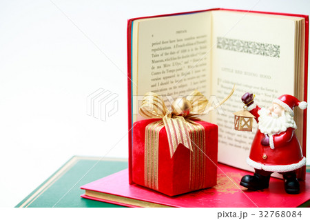 サンタとクリスマスプレゼントとおとぎ話 32768084