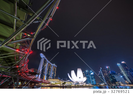 Singapore landmark city skyline at the Marina bay Singapore landmark city skyline at the Marina bay 32769521