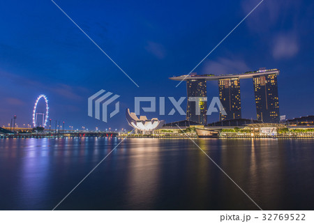 Singapore landmark city skyline at the Marina bay Singapore landmark city skyline at the Marina bay 32769522