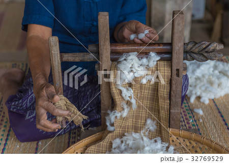 Silkworms nest in white dish and use for silk Silkworms nest in white dish and use for silk 32769529