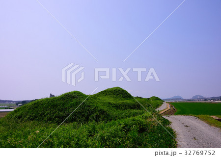 古墳のある風景 古墳のある風景 32769752