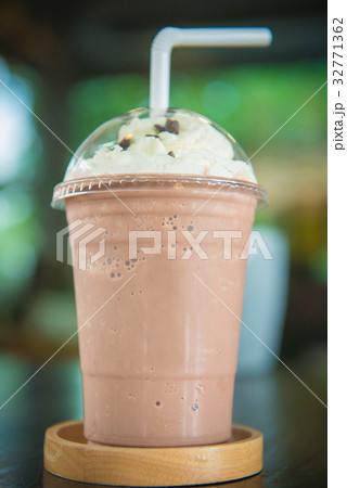 Chocolate smoothie or Chocolatefrappe and whipping 32771362