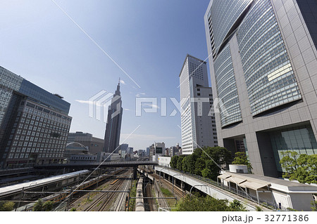 東京・新宿　新宿サザンテラス付近の街並み 32771386