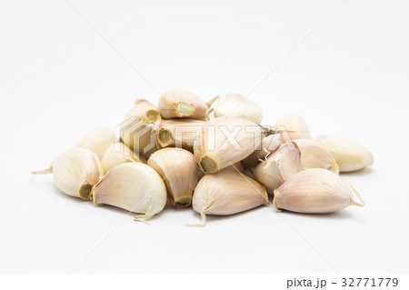 Rood garlic bulb food on white Rood garlic bulb food on white 32771779