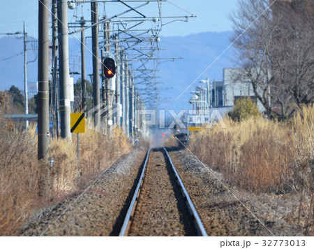 踏切から見た、未だ単線の水戸線の線路 踏切から見た、未だ単線の水戸線の線路 32773013
