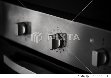 closeup clean new kitchen gas stove cooker knob closeup clean new kitchen gas stove cooker knob 32773981