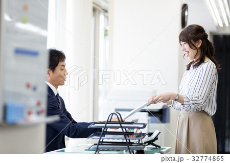 ビジネス 上司 OL 32774865