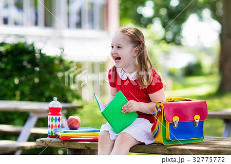 Child going back to school, year start 32775772