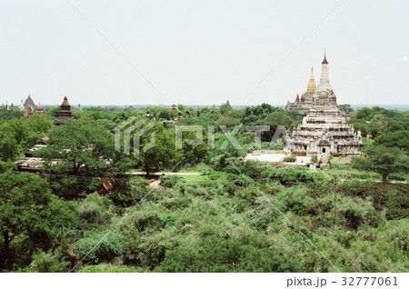 ジャングルの中のパゴダ(バガン平原/ミャンマー) ジャングルの中のパゴダ(バガン平原/ミャンマー) 32777061