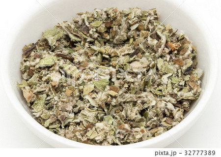 コルツフット(フキタンポポ):Coltsfoot leaves コルツフット(フキタンポポ):Coltsfoot leaves 32777389