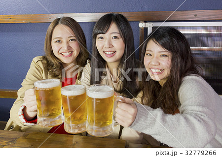 乾杯をする女性3人組の写真素材