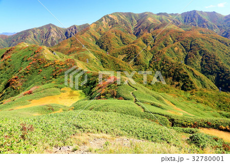 上越国境・七ツ小屋山付近から見る朝日岳 上越国境・七ツ小屋山付近から見る朝日岳 32780001