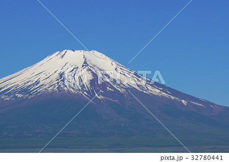 残雪の富士山 32780441