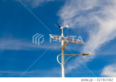 Street lighting works from solar panels and wind 32781582