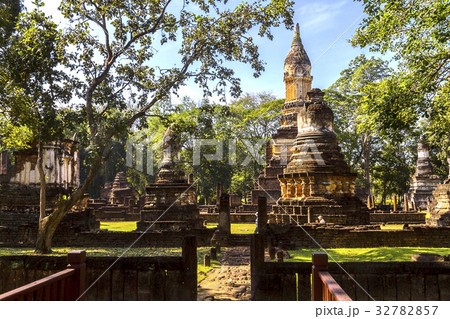 Wat Chedi Chet Thaeo temple and nature 32782857