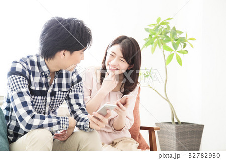 夫婦　カップル　女性　家族　男性　主婦　ライフスタイル 32782930