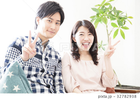 夫婦　カップル　女性　家族　男性　主婦　ライフスタイル 32782938