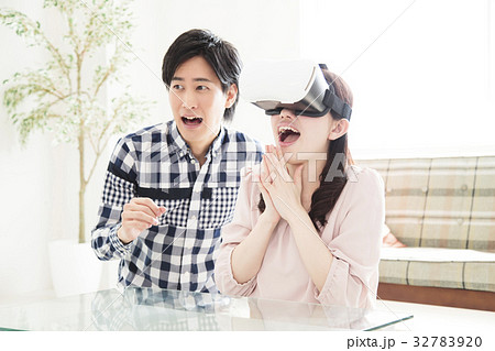 夫婦　VR　カップル　女性　家族　男性　ライフスタイル 32783920