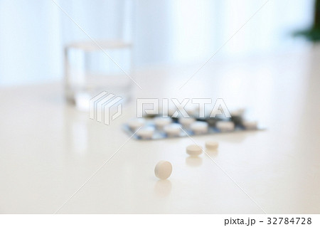 クスリ 32784728