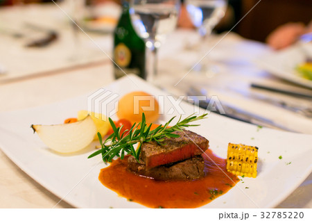 柔らかなステーキ 32785220