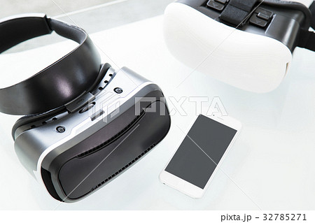 VR　VRメガネ　バーチャルリアリティ　仮想現実　リビング 32785271