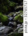 岩と苔と水 32785717