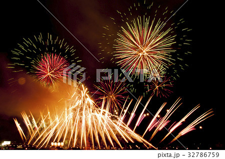 静岡市安倍川花火大会2017 遠目から見た花火バルブ撮影 32786759
