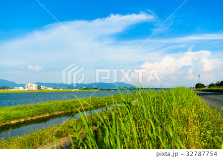 福岡県遠賀川から見る夏空 32787754