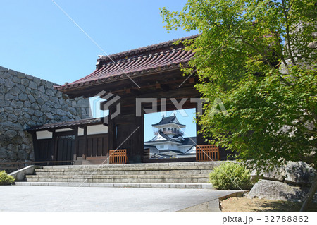 富山城　千歳御門から見た模擬天守 32788862
